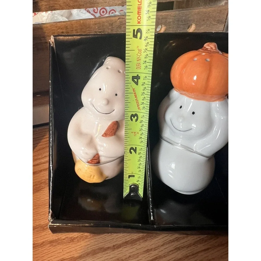 NEW Glossy Ceramic Friendly Ghost Halloween Salt & Pepper Shakers Party Supplies